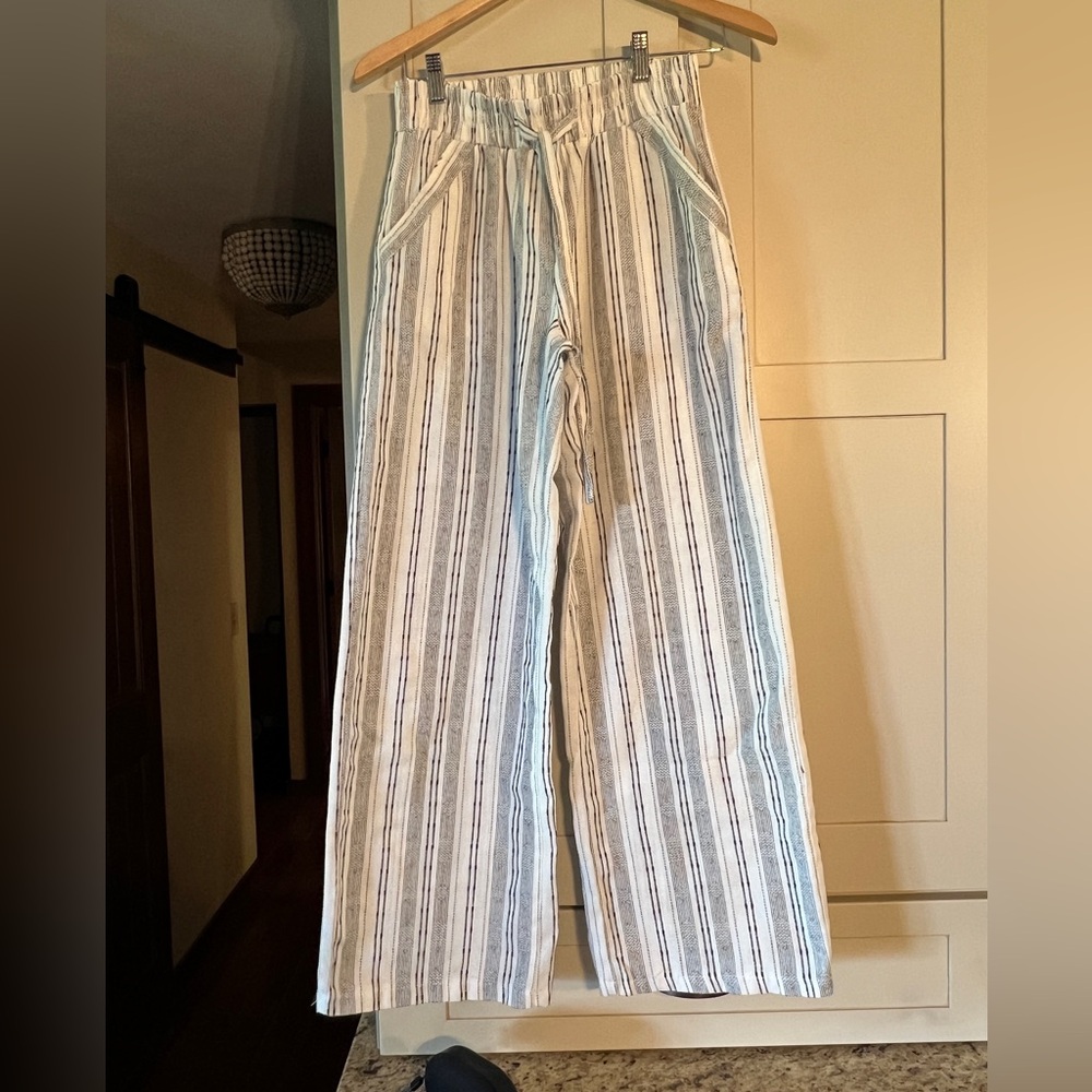 Sienna Sky black and white palazzo pant, elastic tie waist, side pockets, size M